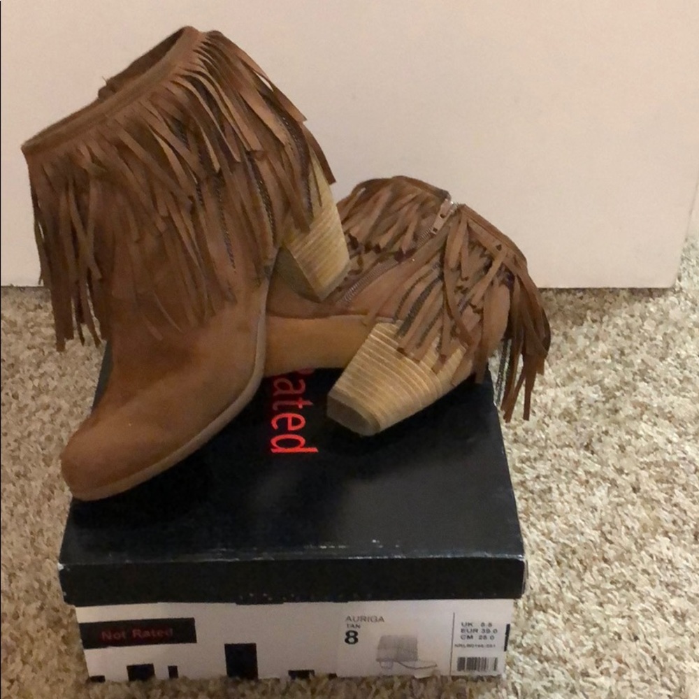 sz 8 Not Rated fringe booties